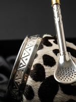 Load image into Gallery viewer, Craftsmanship macro detail of the cowhide torpedo mate gourd's hide and silver rim